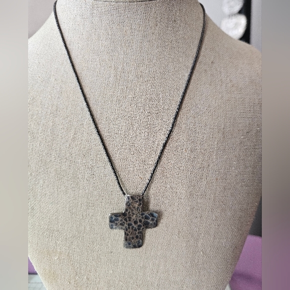 Silpada Hammered Cross Necklace 925 - Picture 2 of 10